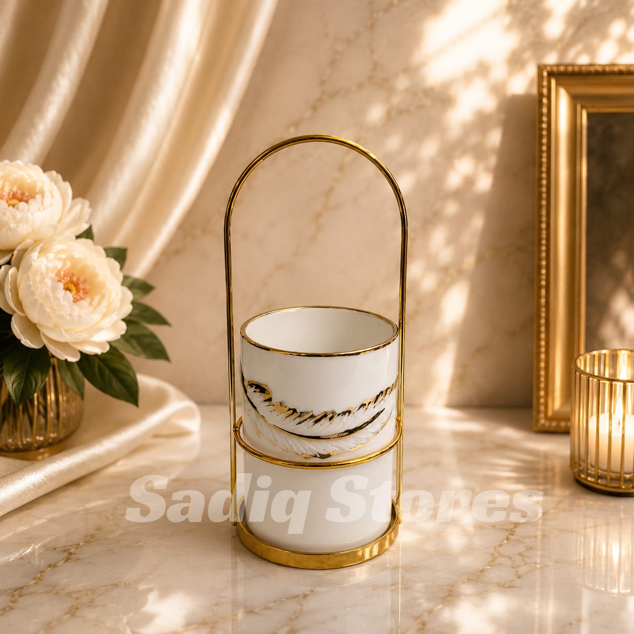 Ceramic spoon holder with golden stand